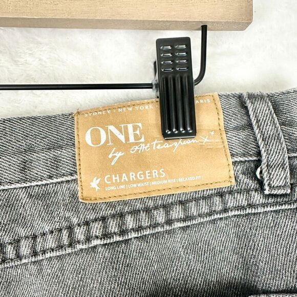 One Teaspoon Chargers Low Waist Denim Shorts Size 29 Gray Long Line Medium Rise - Picture 7 of 8